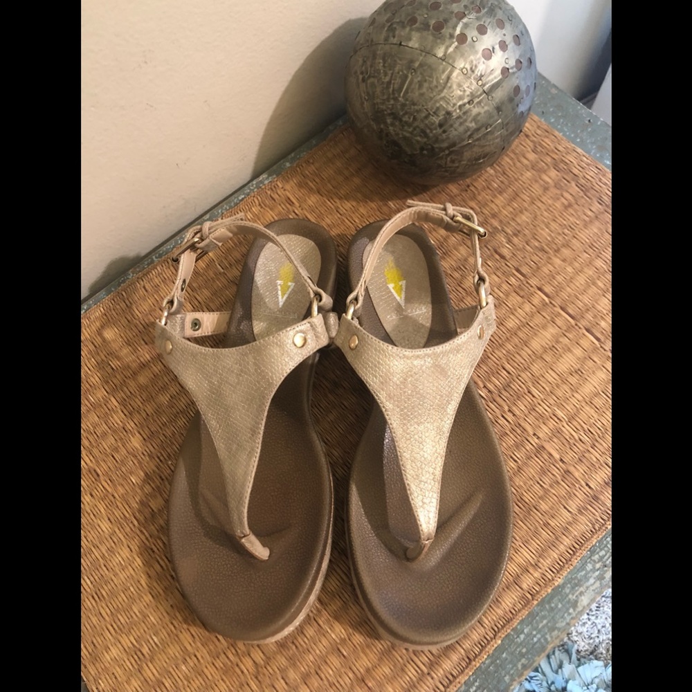 Volatile sandals
